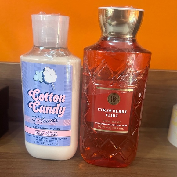 Bath & Body Works Strawberry Flirt Body Wash - Picture 2 of 4